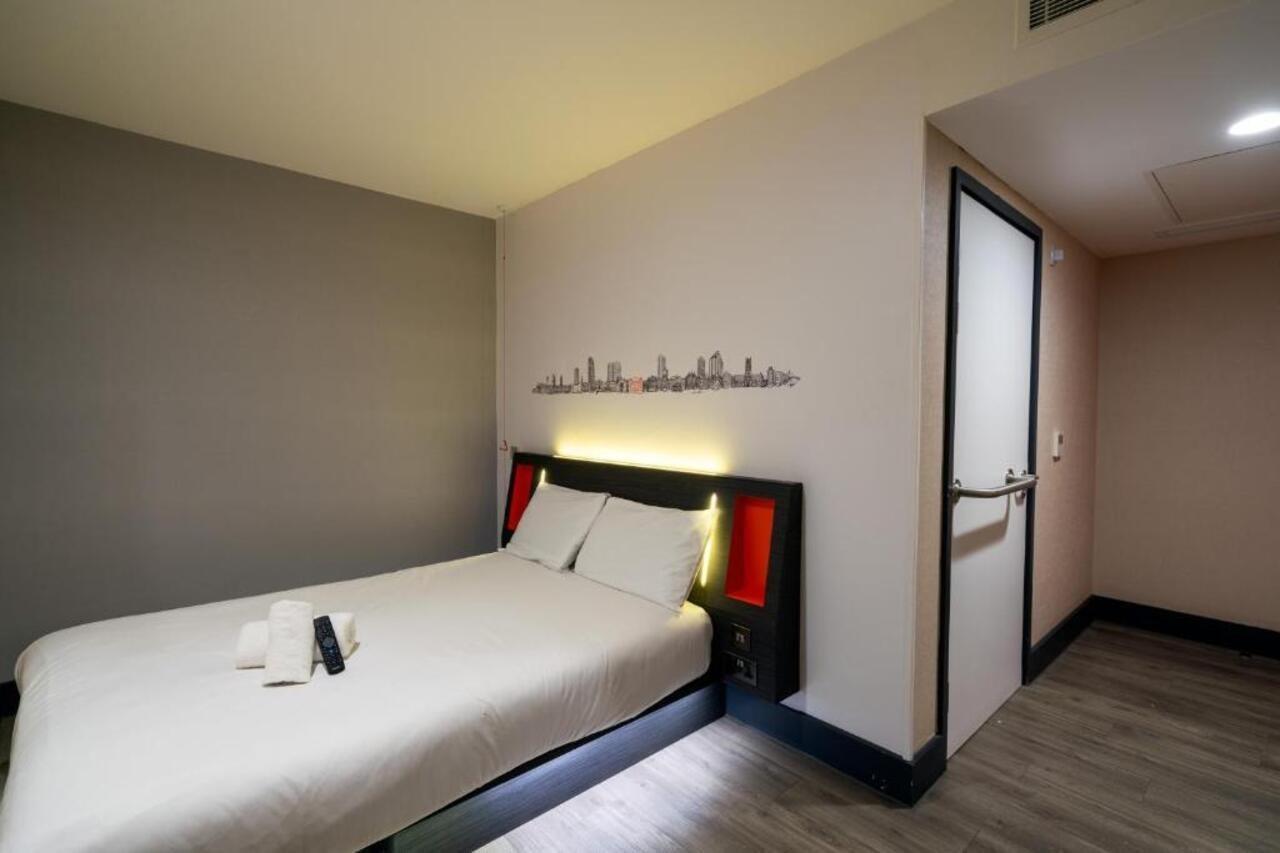 Easyhotel Leeds Zewnętrze zdjęcie