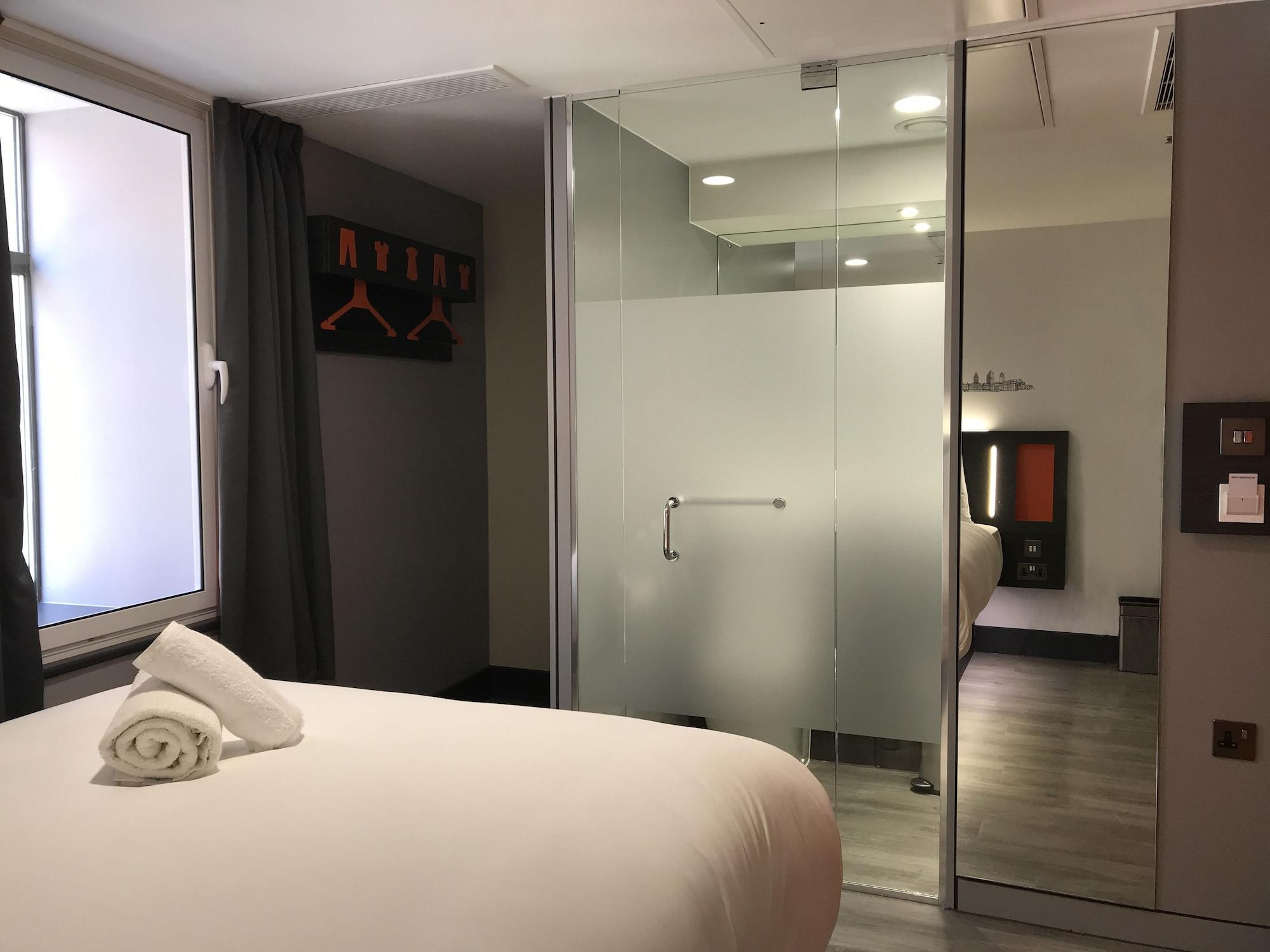 Easyhotel Leeds Zewnętrze zdjęcie